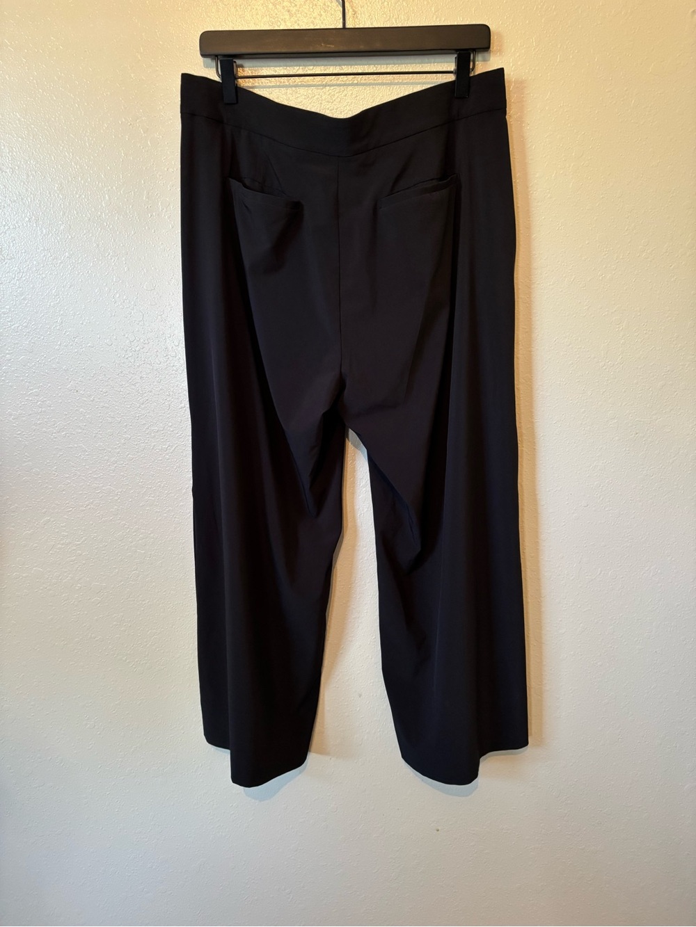 Athleta featherweight Greenwich gaucho cropped pants - Picture 2 of 6